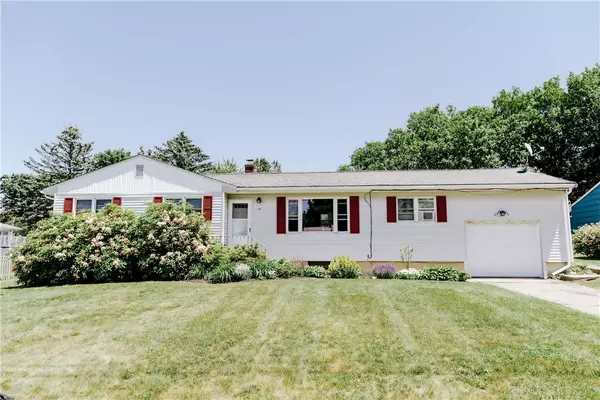 14 Pioneer LN, Portsmouth, RI 02871