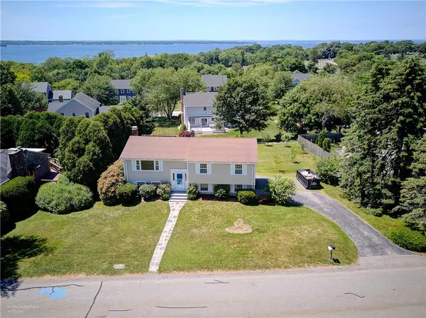 14 Pocahontas DR, Middletown, RI 02842