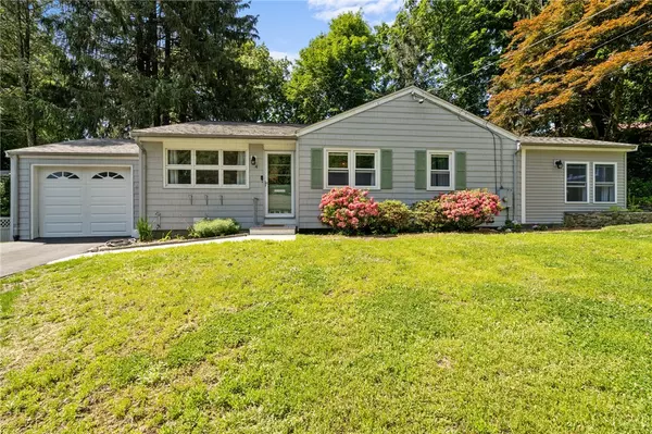 4 Park DR, North Smithfield, RI 02896