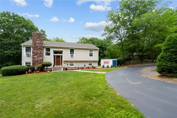 18 Paradise LN, Johnston, RI 02919