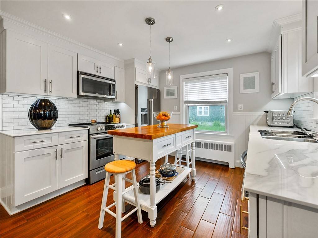 East Providence, RI 02915,108 Ivan AVE