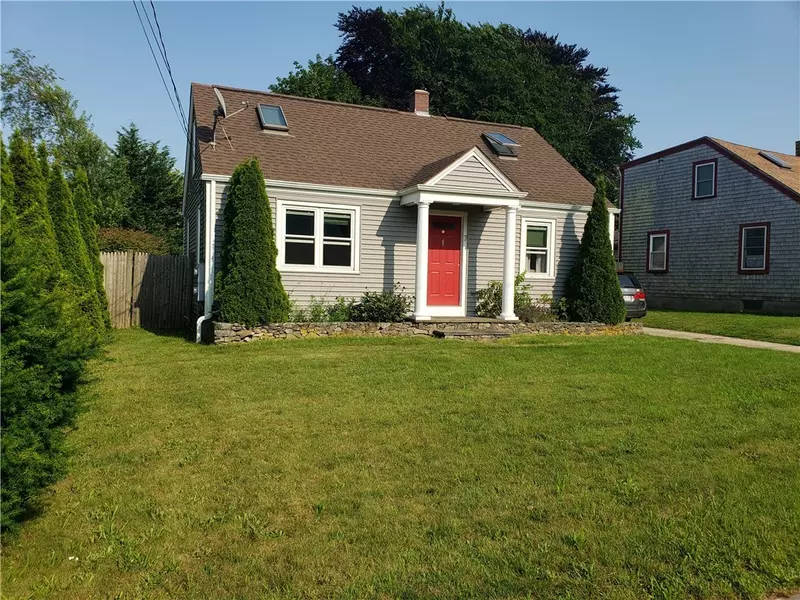 7 King RD, Middletown, RI 02842