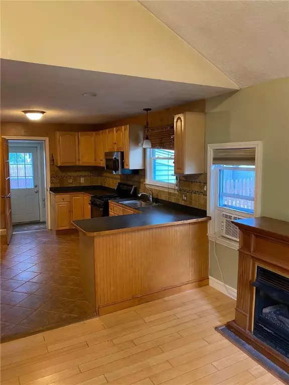 Warwick, RI 02889,15 Corwin AVE