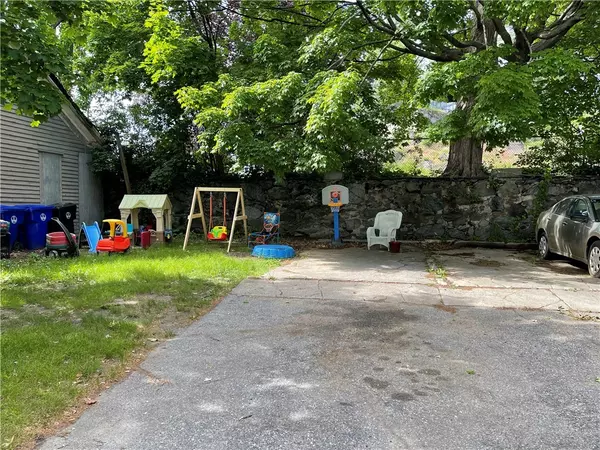 Central Falls, RI 02863,107 Summit ST
