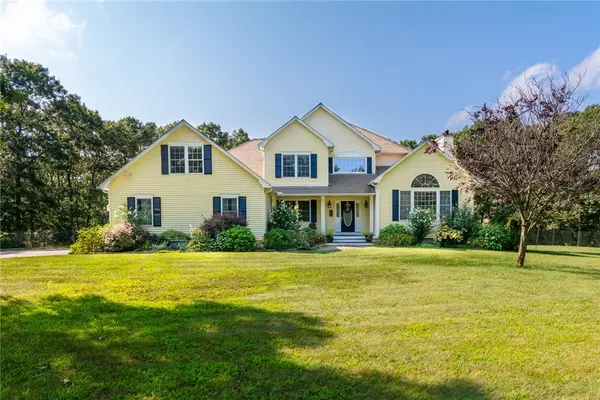 34 Blueridge DR, West Greenwich, RI 02817