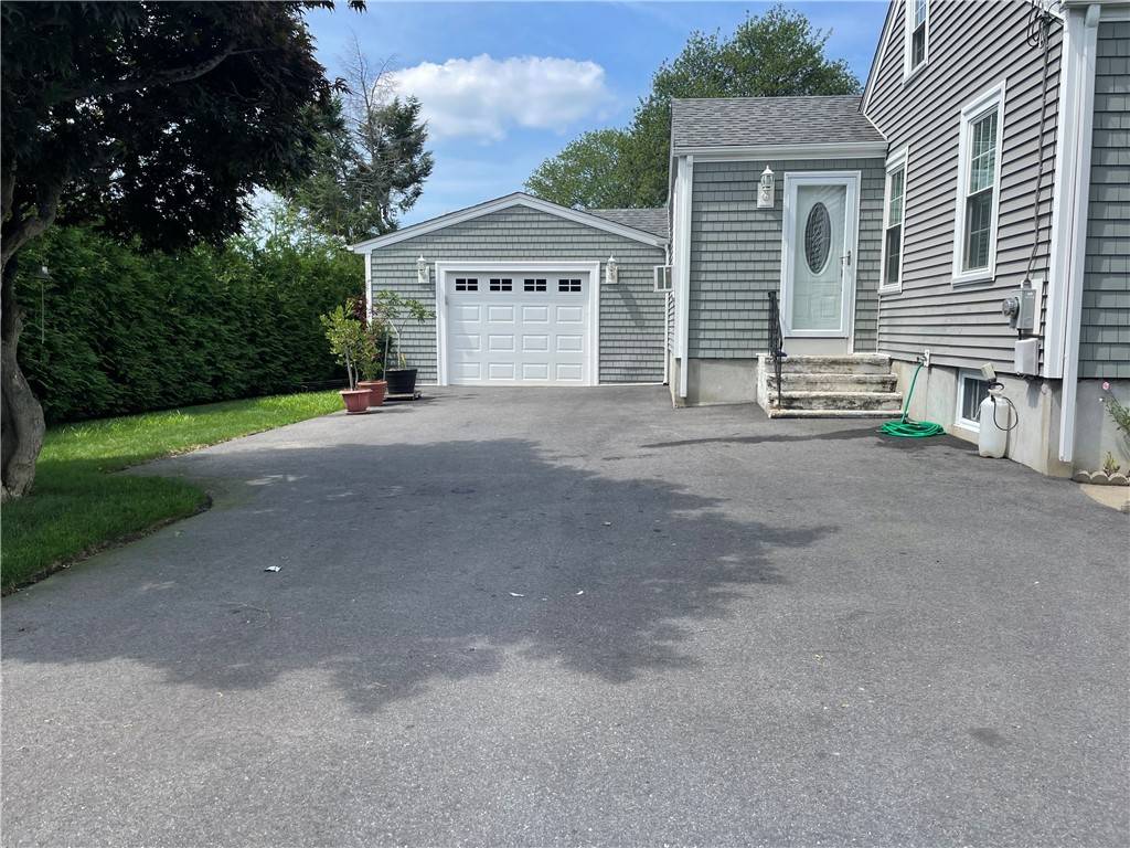 Pawtucket, RI 02861,45 Dewey AVE