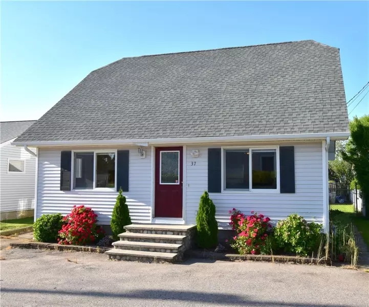 37 Elizabeth Road RD, Narragansett, RI 02882