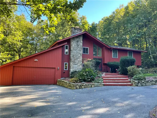 118 Brentwood DR, North Smithfield, RI 02896