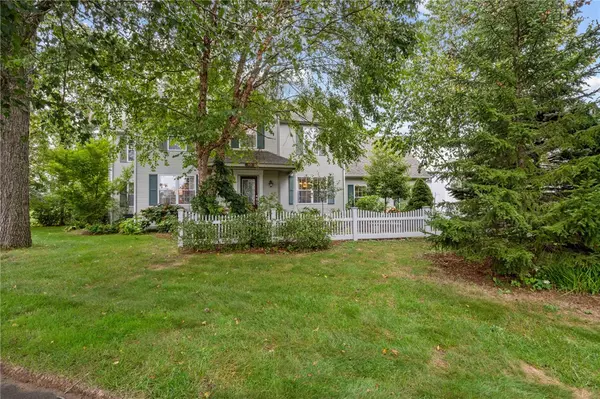 95 Petal LN, South Kingstown, RI 02879