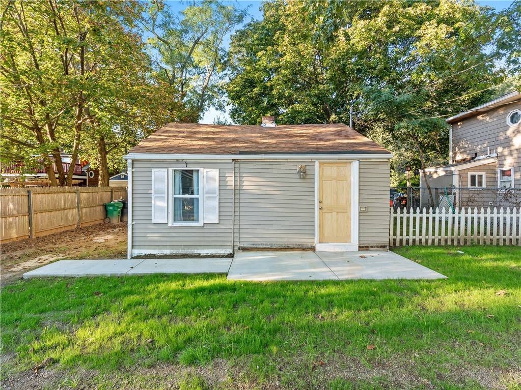 41 Walton AVE, Warwick, RI 02886