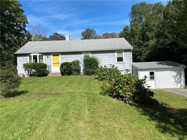 28 Zinns DR, South Kingstown, RI 02879