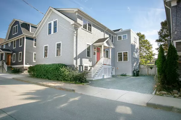 21 Dearborn ST, Newport, RI 02840