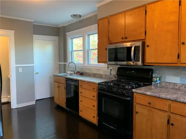 Warren, RI 02885,897 Main ST