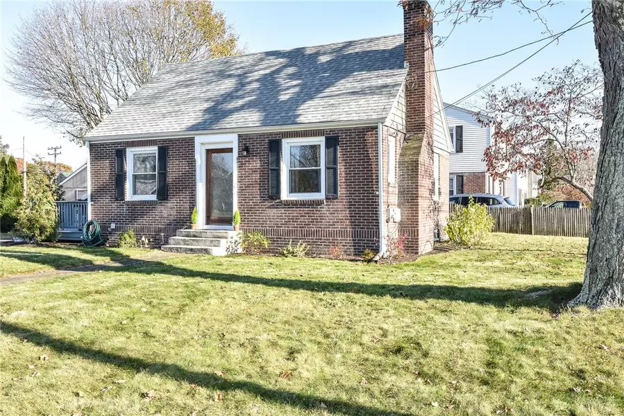 18 Freeman ST, Warwick, RI 02886