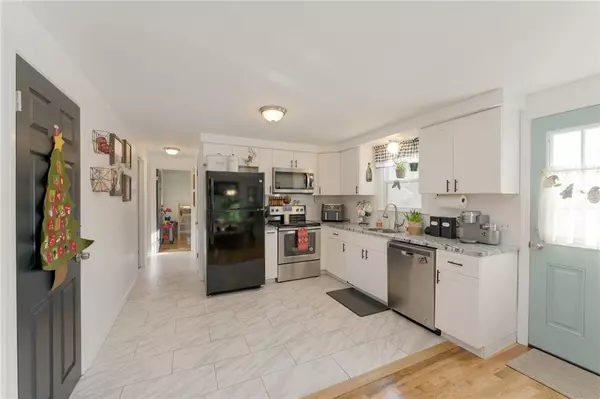 Smithfield, RI 02828,8 Greenlake DR