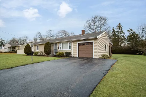 Warwick, RI 02886,29 Ashwood CIR