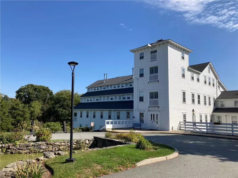 40 Web AVE #15, North Kingstown, RI 02852