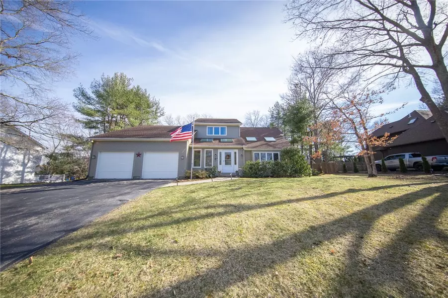 13 Lynn DR, Coventry, RI 02816