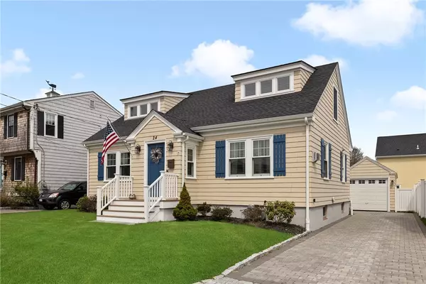 24 Eustis AVE, Newport, RI 02840