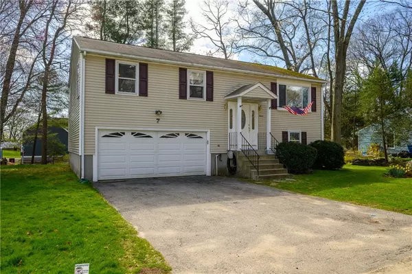 7 Oakwood AVE, Lincoln, RI 02865