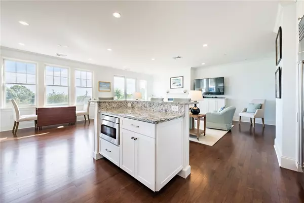 Westerly, RI 02891,9 Compass WAY #203