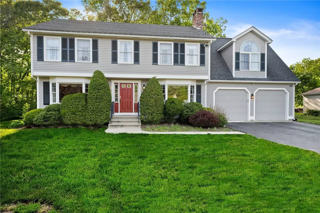 North Smithfield, RI 02896,9 Pheasant Run RD