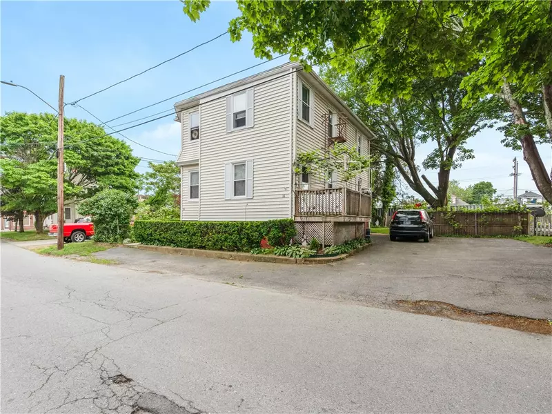 16 Sherwood ST, Cranston, RI 02920