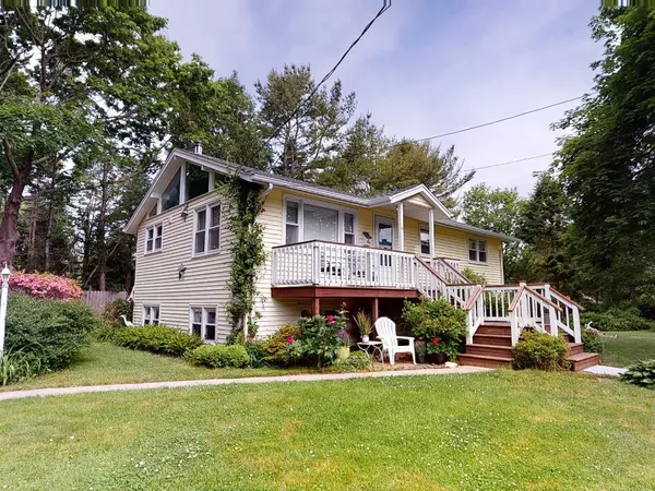 41 Watson AVE, Narragansett, RI 02882