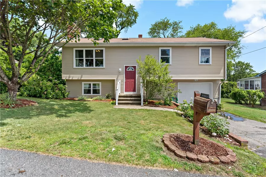 110 Kenyon RD, Tiverton, RI 02878