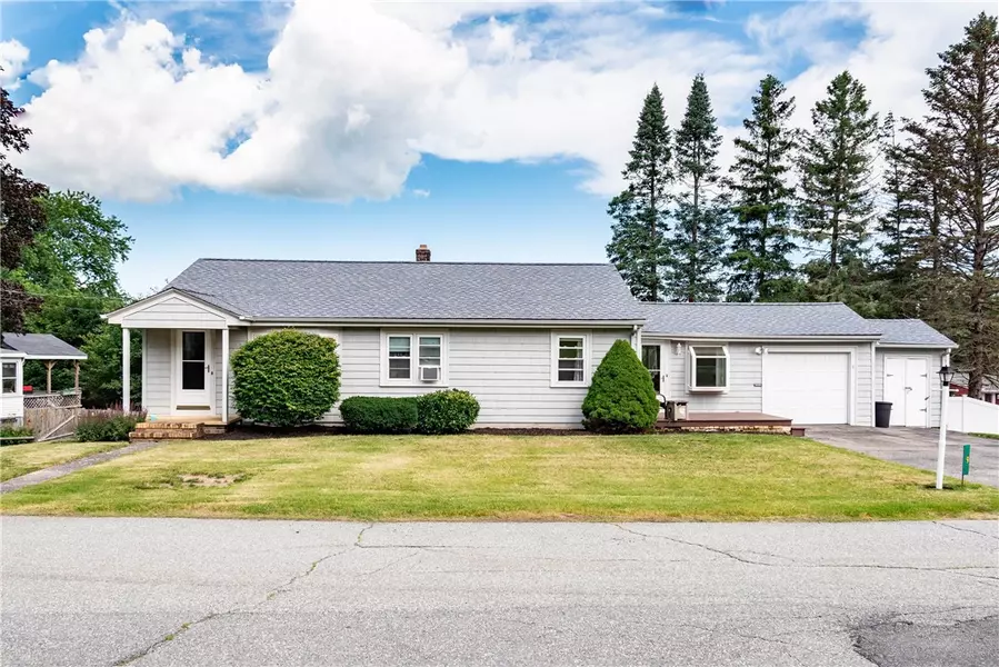 9 Oaklawn RD, North Smithfield, RI 02896