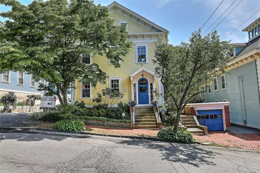 17 Halsey ST, Providence, RI 02906