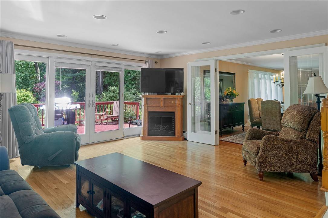Cranston, RI 02920,77 Summit DR