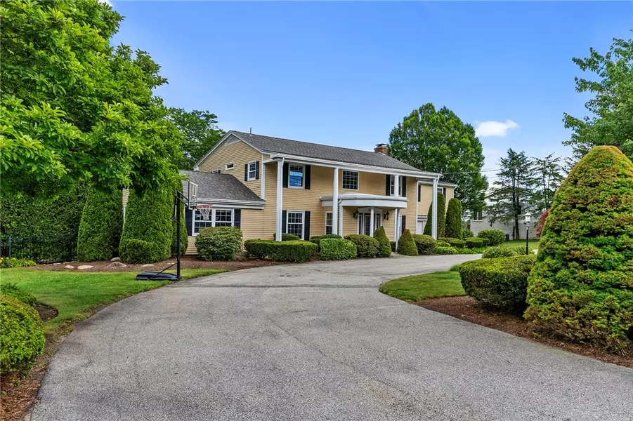 215 Old River RD, Lincoln, RI 02865