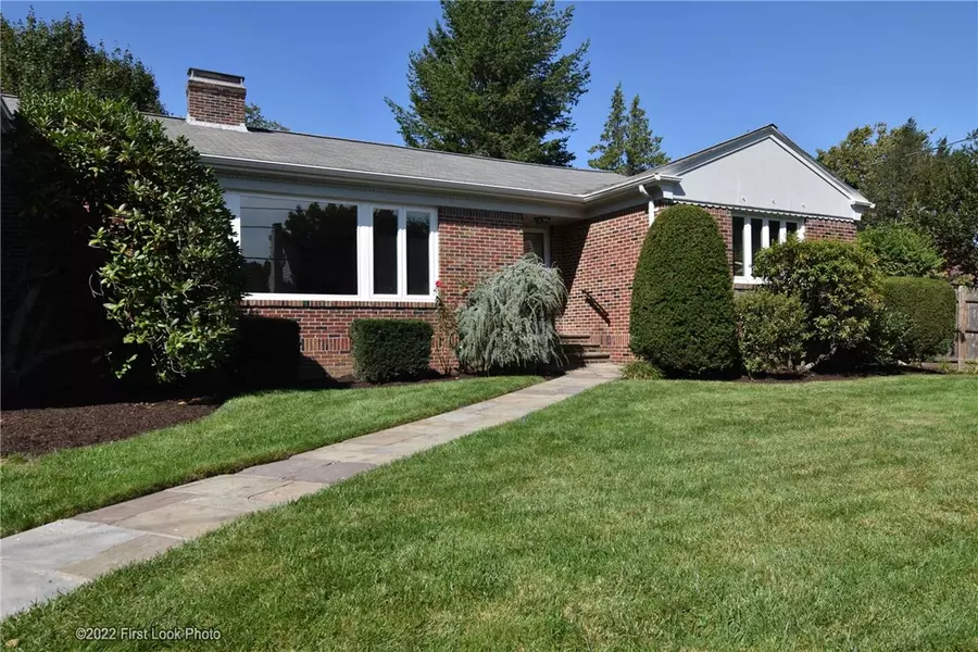 555 East AVE, Pawtucket, RI 02860