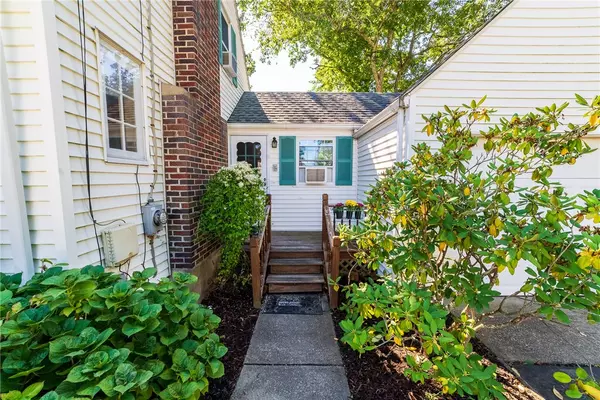 Warwick, RI 02889,128 Greylawn AVE