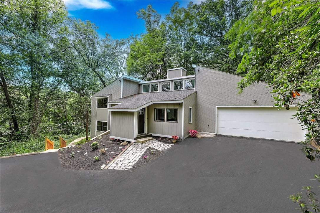 2 Premisy Hill RD, North Smithfield, RI 02896