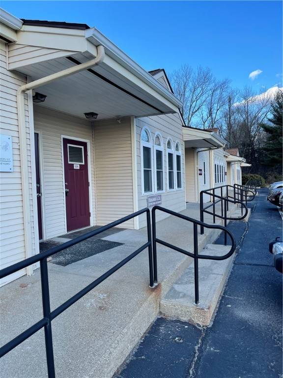 North Smithfield, RI 02896,501 Great RD #105