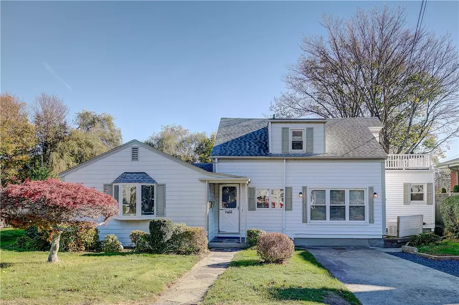 4 Rego RD, Middletown, RI 02842