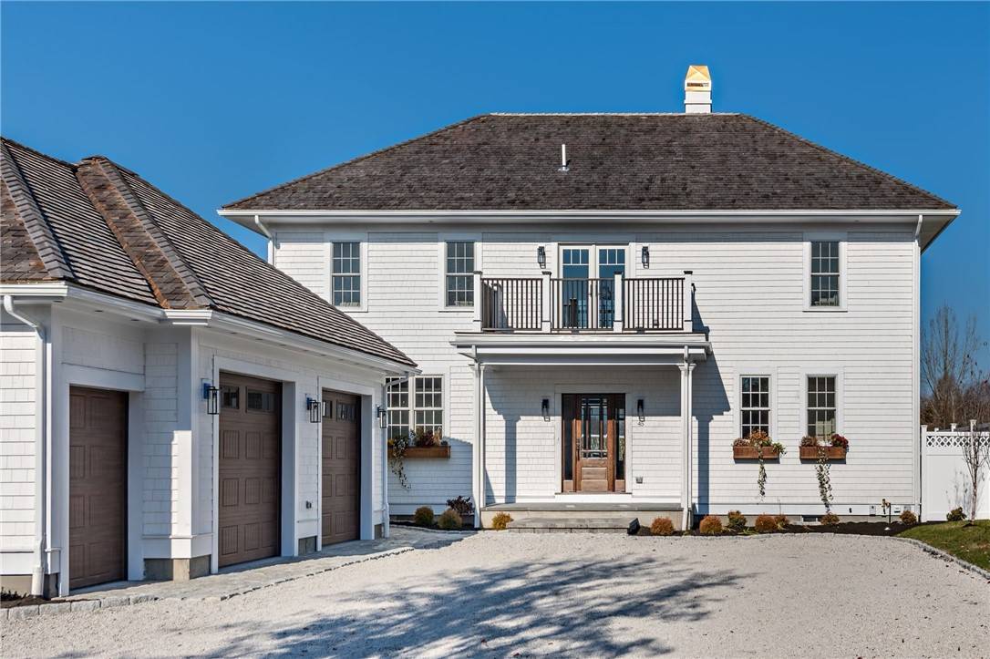 45 Carnegie Abbey LN, Portsmouth, RI 02871