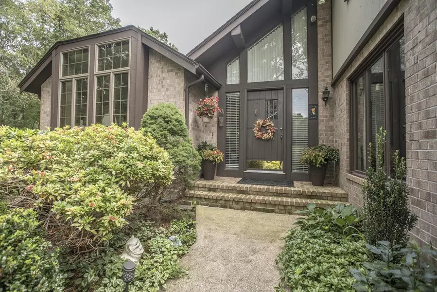 201 Carpenter ST, Seekonk, MA 02771