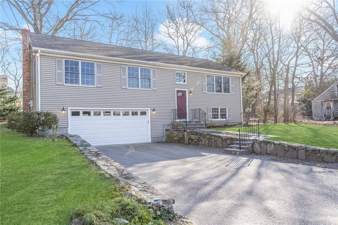 11 Wood Sorrel TRL, Narragansett, RI 02874