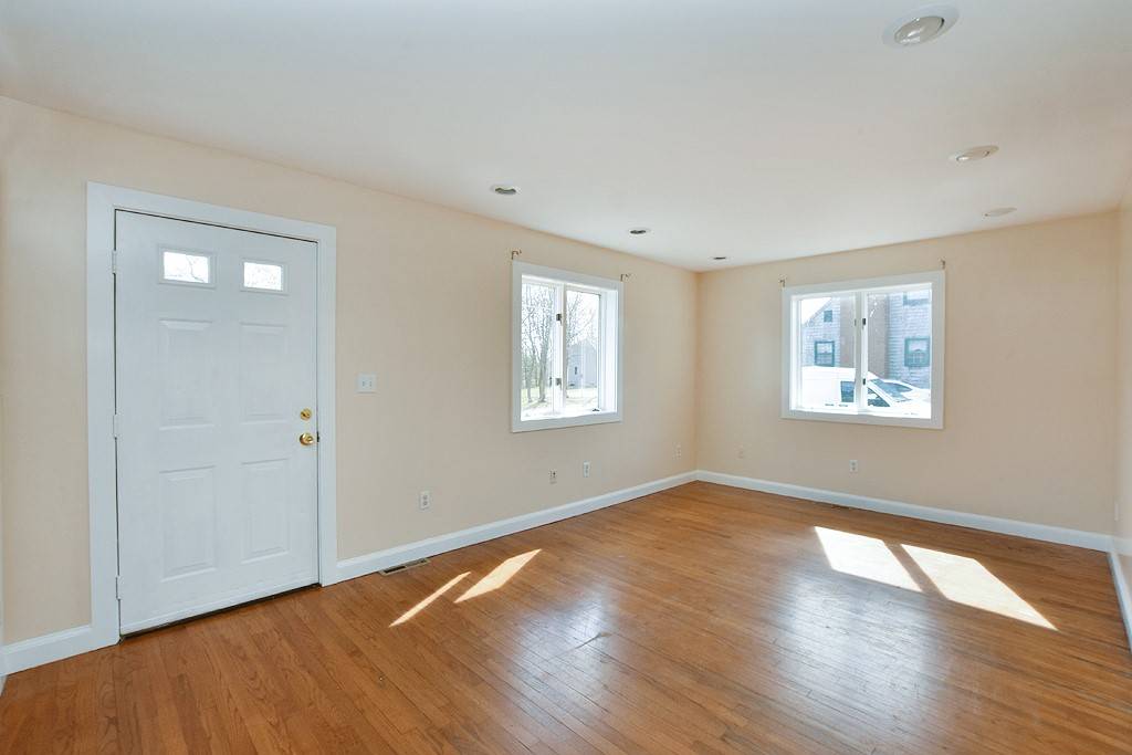 Tiverton, RI 02878,41 Watuppa AVE