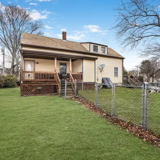 88 John ST, Acushnet, MA 02743