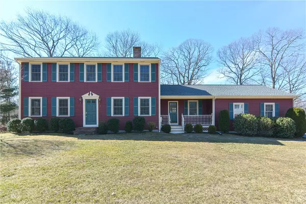 2 Carriage TRL, Barrington, RI 02806