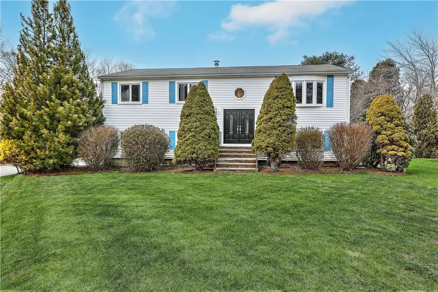 17 Anna Mac DR, Cumberland, RI 02864