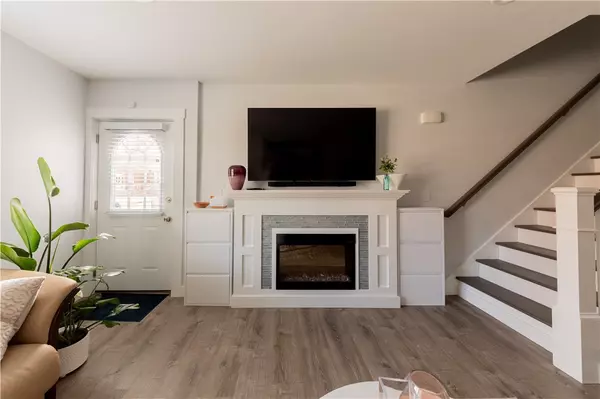 West Warwick, RI 02893,69 Washington ST #7