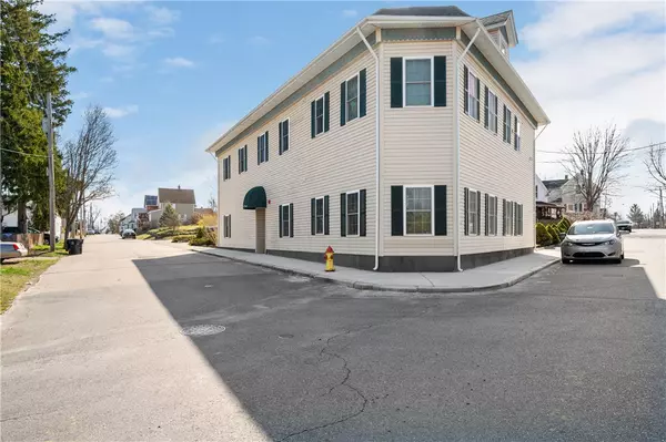 East Providence, RI 02915,1 River ST #1B