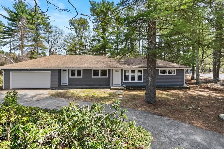 7 Circle DR, Coventry, RI 02816