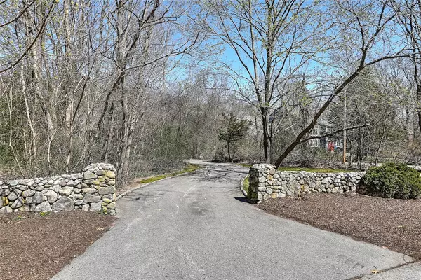 Barrington, RI 02806,19 Manning DR