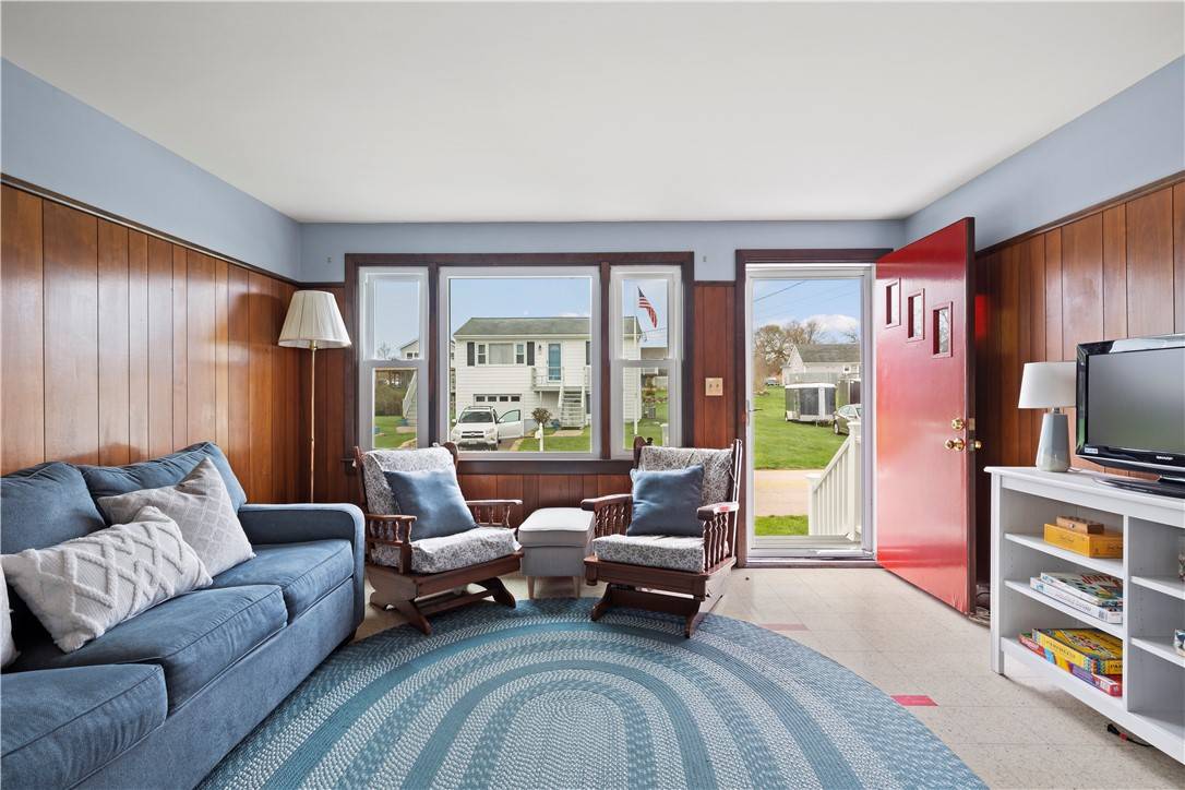 Narragansett, RI 02882,40 Saltaire AVE